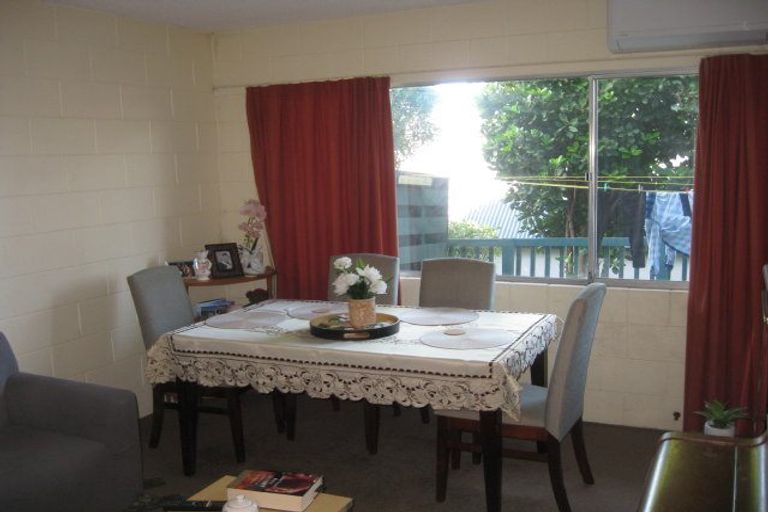 Photo of property in 2/219 Grant Road, Thorndon, Wellington, 6011
