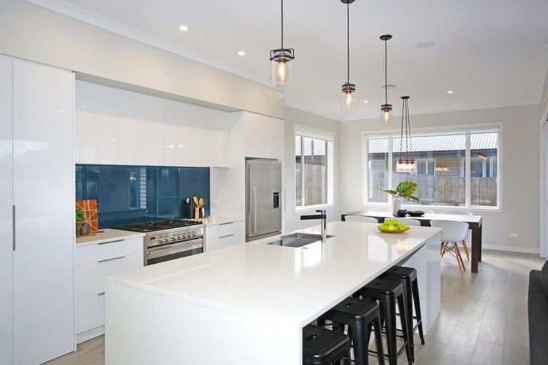 Photo of property in 32 Helenslee Road, Pokeno, 2402