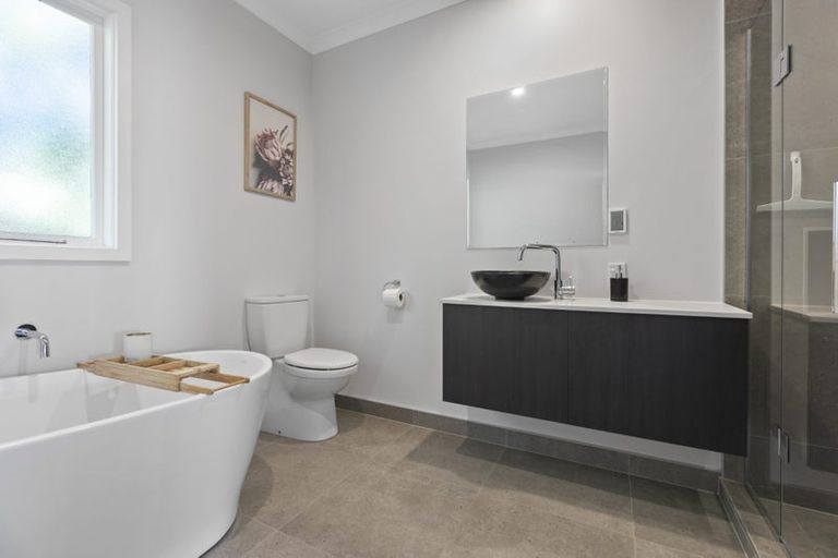 Photo of property in 15 Bracken Street, New Plymouth, 4310