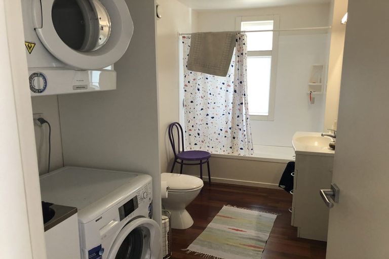 Photo of property in 35 North Terrace, Kelburn, Wellington, 6012