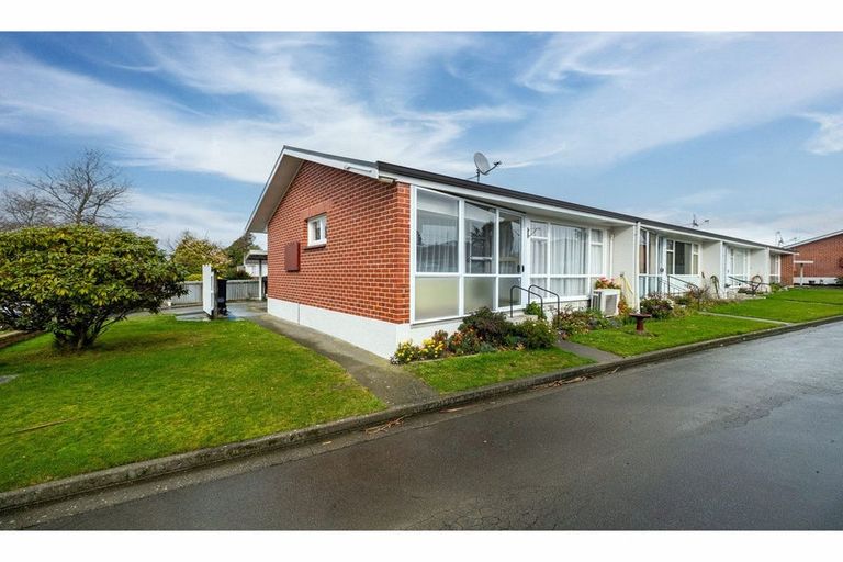 Photo of property in 1-11/94 Avenue Road, West End, Timaru, 7910