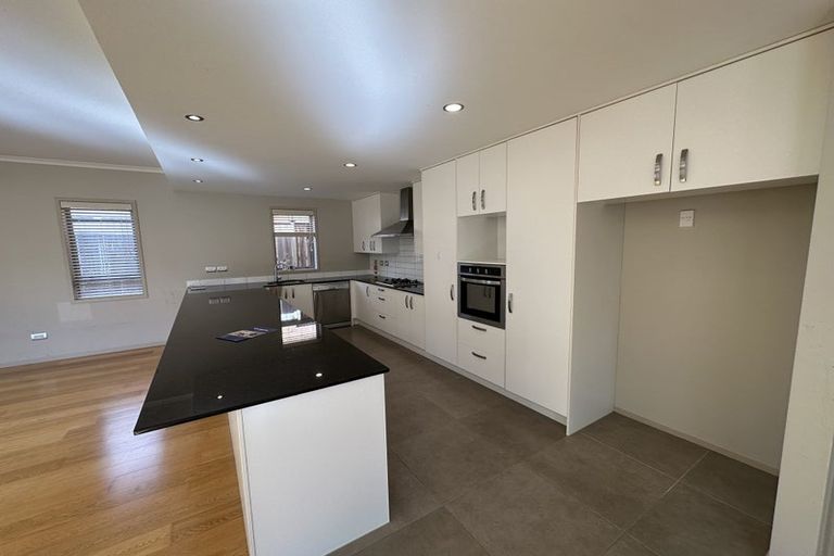 Photo of property in 8 Horizon View Road, Oteha, Auckland, 0632