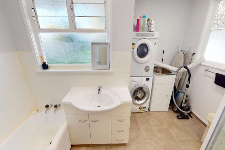 Photo of property in 15 Dorset Crescent, Hokowhitu, Palmerston North, 4410