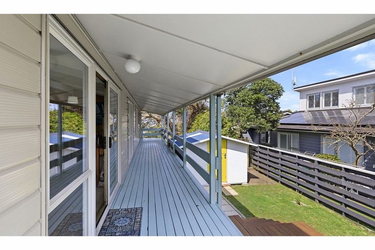 Photo of property in 8 Chestnut Grove, Maungaraki, Lower Hutt, 5010