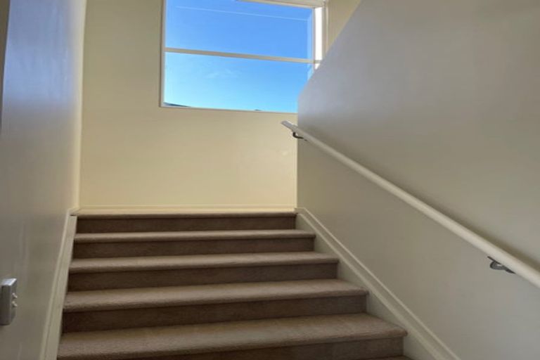 Photo of property in 18 Mulroy Place, Pinehill, Auckland, 0632