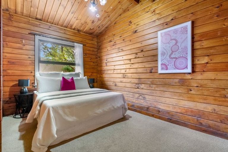 Photo of property in 9 Rewa Street, New Lynn, Auckland, 0600