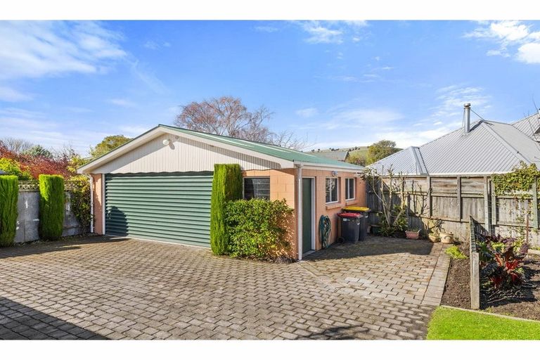 Photo of property in 12a Gamblins Road, Saint Martins, Christchurch, 8022