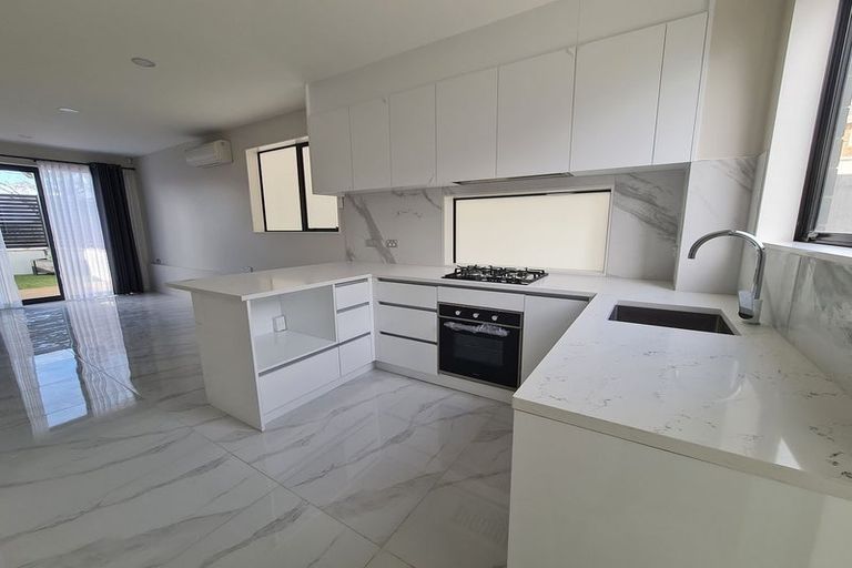 Photo of property in 2/532 Glenfield Road, Glenfield, Auckland, 0629