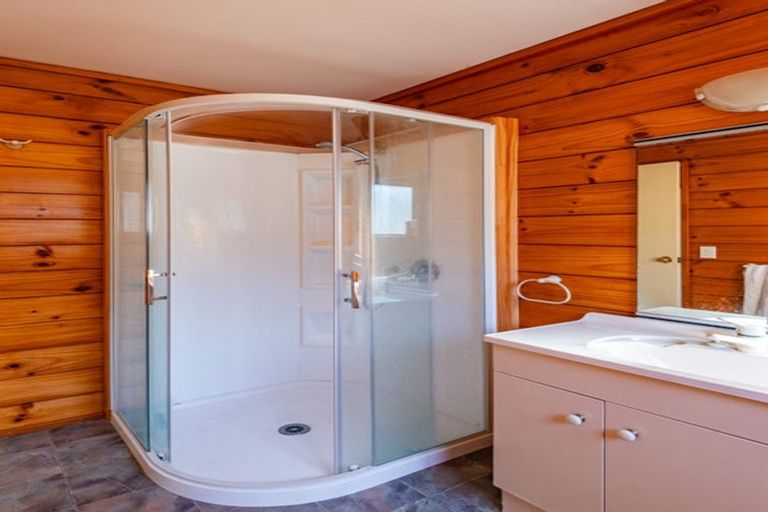 Photo of property in 40 Bruce Road, Glenfield, Auckland, 0629