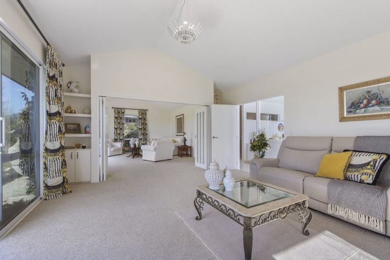 Photo of property in 72 Oakgrove Drive, Rangiora, 7400