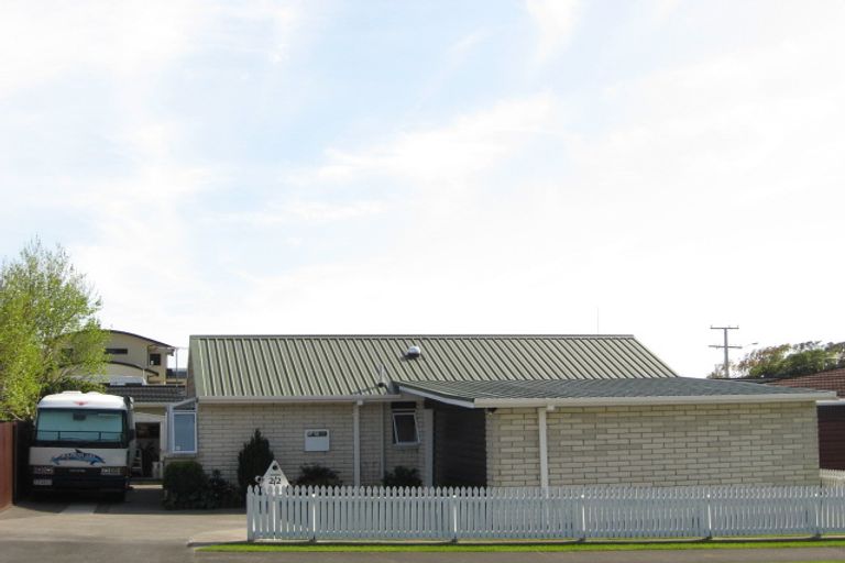 Photo of property in 2/2 Tiverton Crescent, Whalers Gate, New Plymouth, 4310