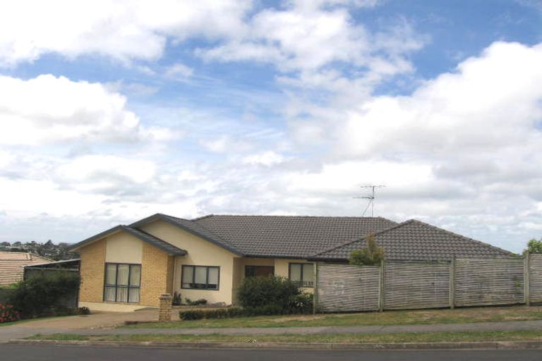 Photo of property in 10 Lorikeet Place, Unsworth Heights, Auckland, 0632
