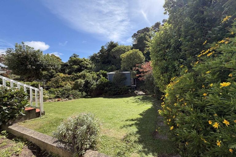 Photo of property in 16 Friend Street, Karori, Wellington, 6012