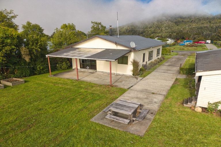 Photo of property in 33 Stafford Street, Blackball, 7804