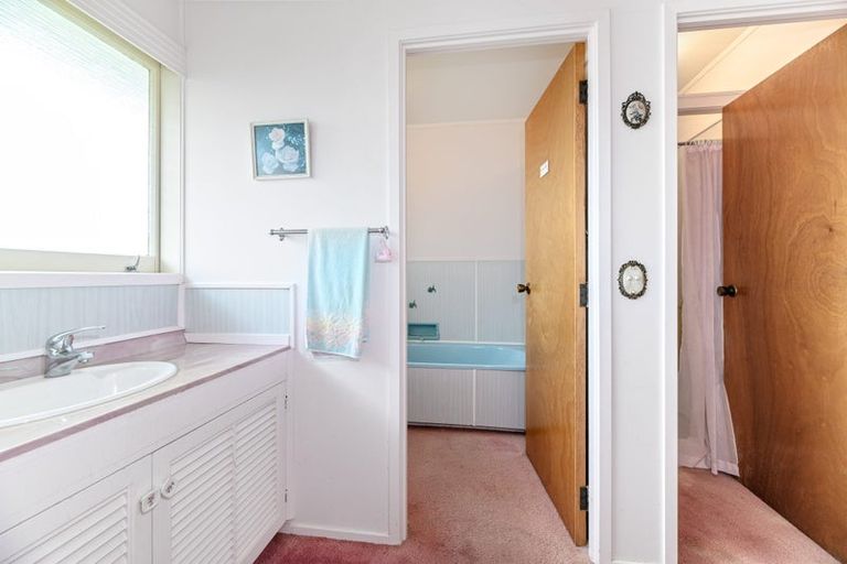 Photo of property in 4 Kerrymaria Place, Hillcrest, Auckland, 0627