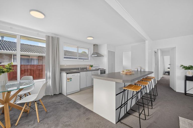 Photo of property in 40 Oakley Crescent, Hornby, Christchurch, 8042