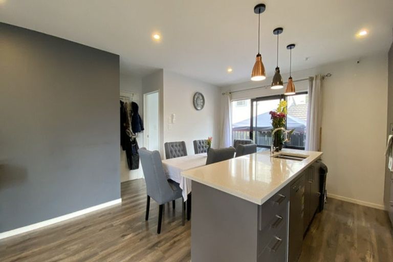 Photo of property in 28 Rakich Place, Henderson, Auckland, 0612