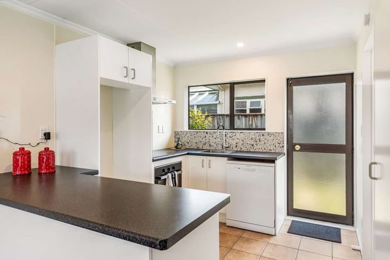 Photo of property in 24 Rangitira Avenue, Palmerston North, 4414