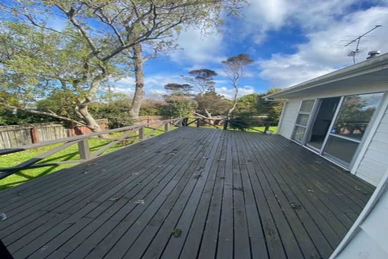 Photo of property in 14 Taupo Street, Green Bay, Auckland, 0604