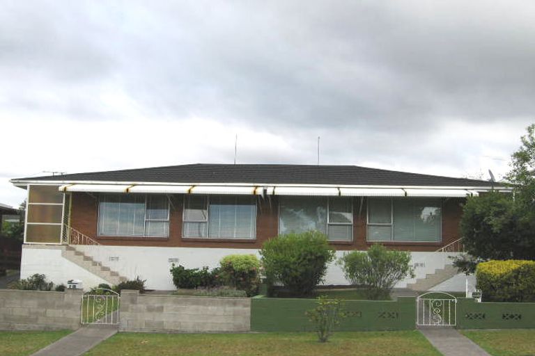 Photo of property in 1/33 Butterworth Drive, Glendene, Auckland, 0602