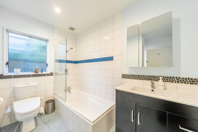 Photo of property in 40 Akatea Road, Korokoro, Lower Hutt, 5012