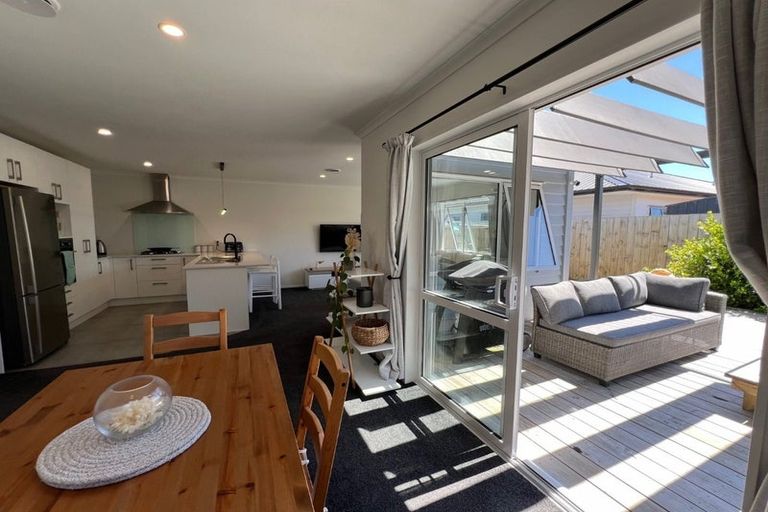 Photo of property in 33 Katipo Road, Takanini, 2112