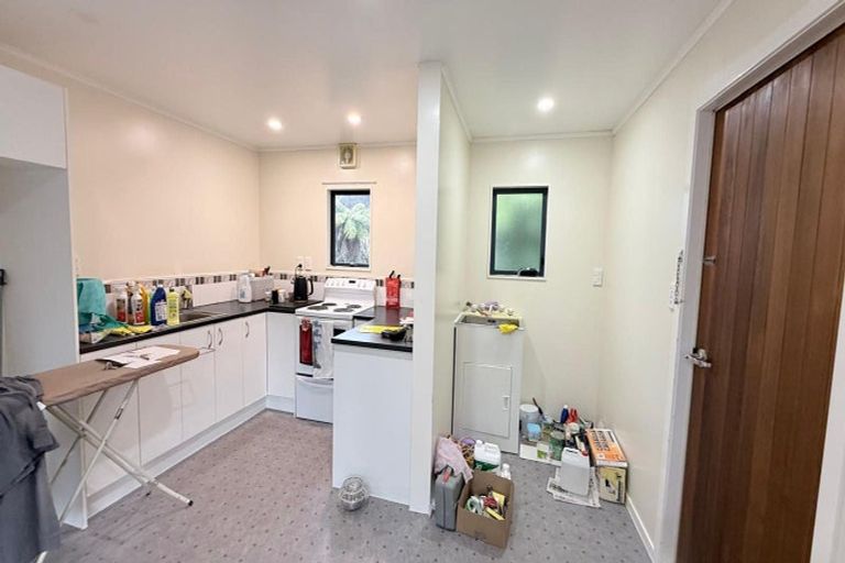 Photo of property in 79 Kemp Road, Massey, Auckland, 0614