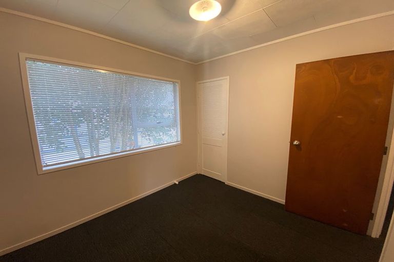 Photo of property in 14 Landow Place, Henderson, Auckland, 0612