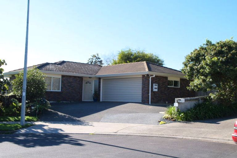 Photo of property in 18 Orohena Close, Northpark, Auckland, 2013
