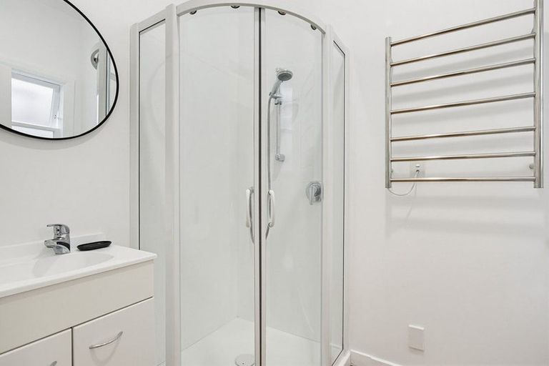 Photo of property in 5 Governor Road, Northland, Wellington, 6012