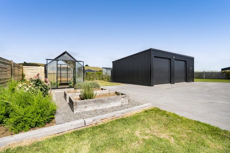 Photo of property in 8 Tikorangi Road East, Tikorangi, 4383