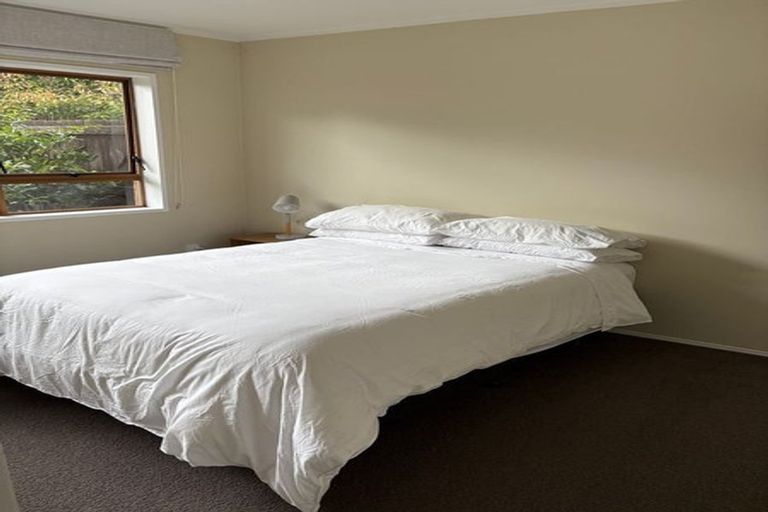 Photo of property in 6a Tatua Place, Conifer Grove, Takanini, 2112