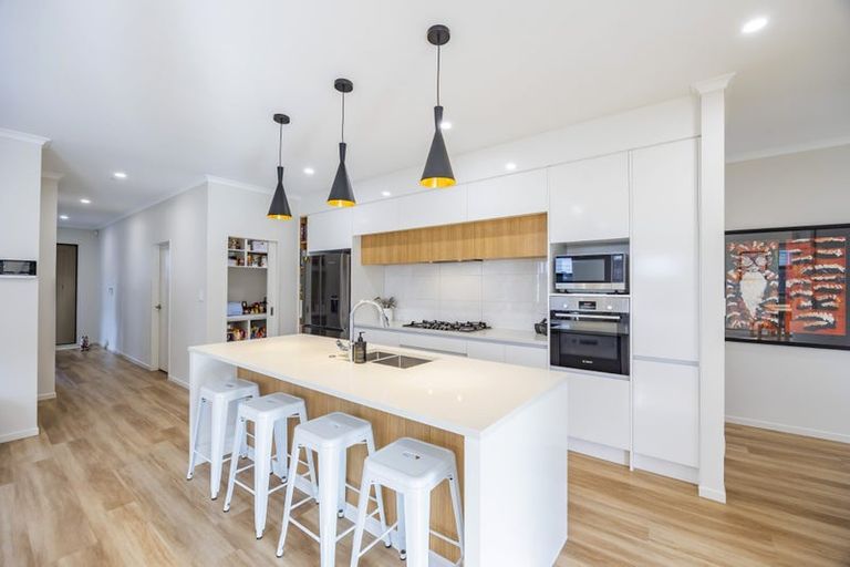 Photo of property in 3 Vintry Drive, Kumeu, 0810