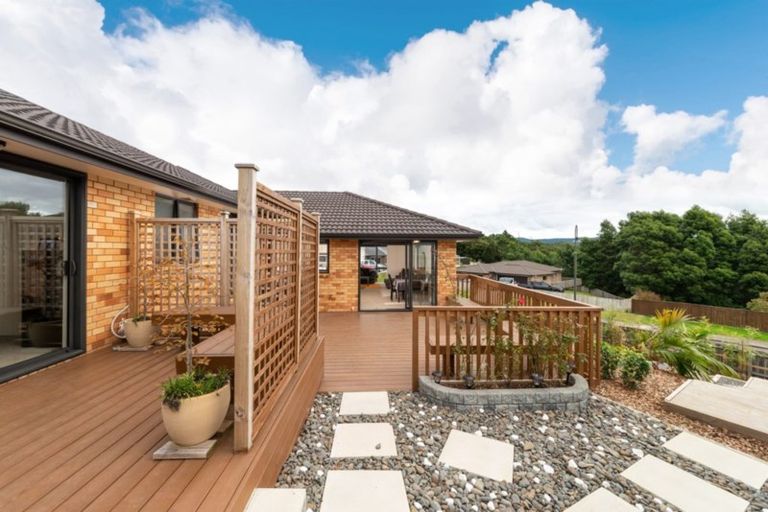 Photo of property in 61 Tiriwa Drive, Massey, Auckland, 0614