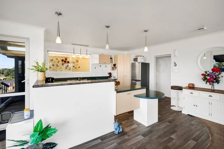 Photo of property in 1 Mclean Street, Strandon, New Plymouth, 4312