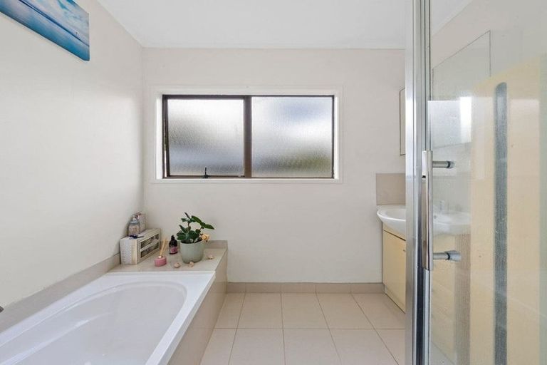 Photo of property in 31 Kellett Road, Ranui, Auckland, 0612