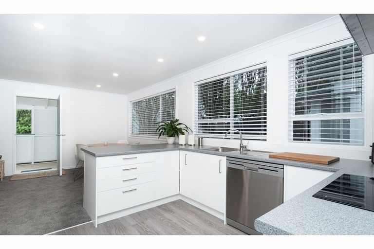 Photo of property in 2/144a Mcleod Road, Te Atatu South, Auckland, 0610