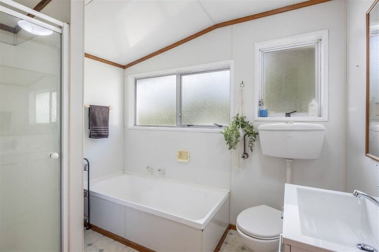 Photo of property in 12 Spenmoor Street, Newlands, Wellington, 6037