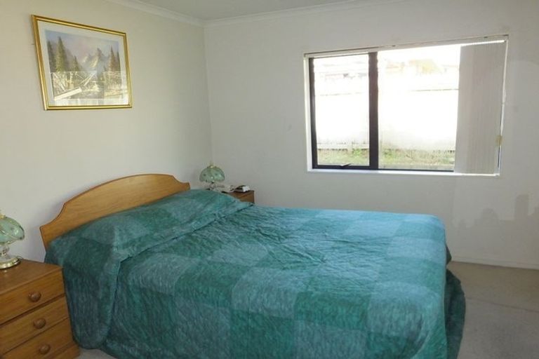 Photo of property in 22 Greenberry Drive, Ranui, Auckland, 0612