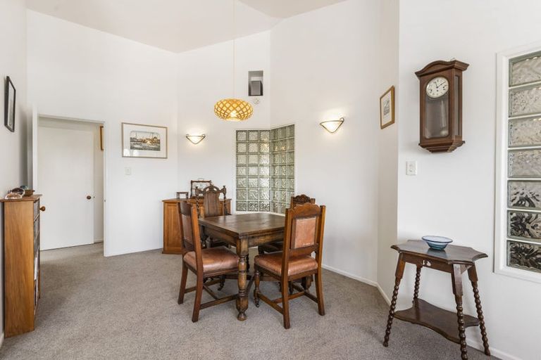 Photo of property in 8 Webb Place, Forrest Hill, Auckland, 0620