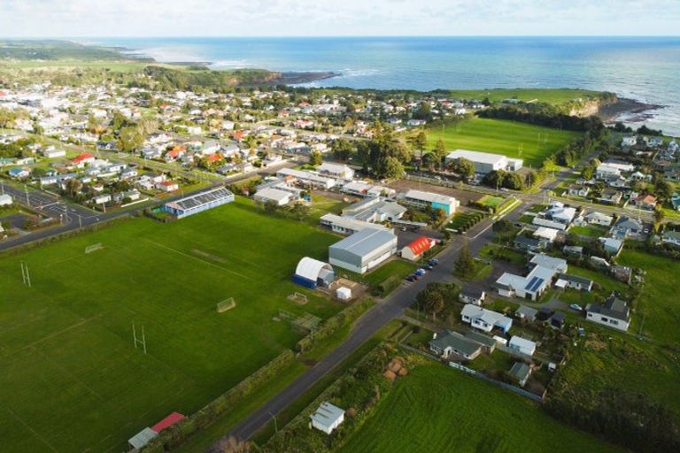 Photo of property in 46 Heaphy Road, Opunake, 4616