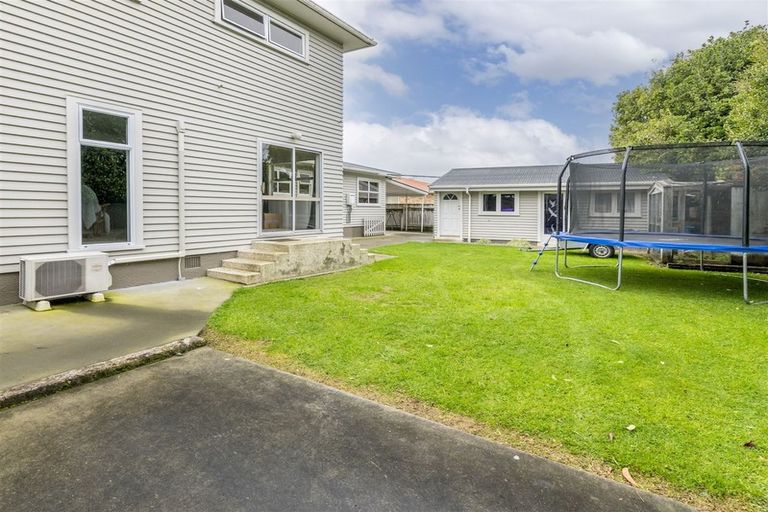 Photo of property in 24 Highbury Drive, Levin, 5510