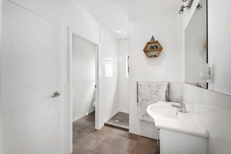 Photo of property in 7 Omokoroa Road, Omokoroa, 3114