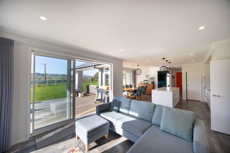 Photo of property in 1 Ashgrove Lane, Ashhurst, Palmerston North, 4470