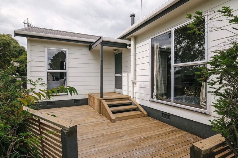 Photo of property in 1 Willowstream Grove, Cloverlea, Palmerston North, 4412