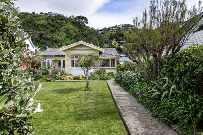 Photo of property in 224 Queens Drive, Lyall Bay, Wellington, 6022