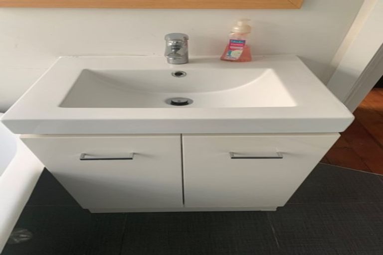 Photo of property in 2/36 Masterton Road, Rothesay Bay, Auckland, 0630