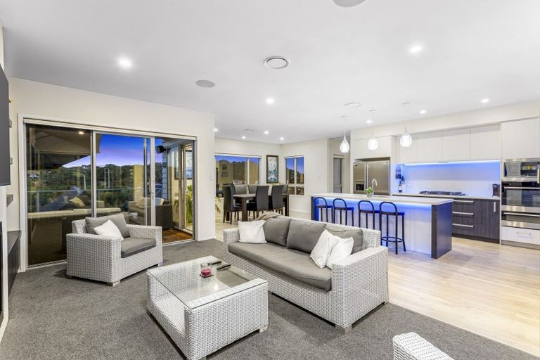 Photo of property in 9 Tauwaka Crescent, Riverhead, 0820