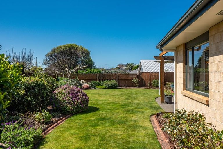 Photo of property in 27 Quadrant Heights, Paraparaumu, 5032