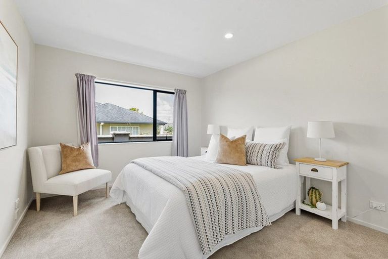 Photo of property in 52 Kath Hopper Drive, Orewa, 0931